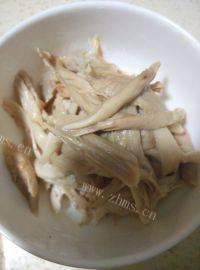 美味的香菇鸡丝粥做法图解1)