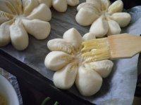 「DIY美食」椰蓉花形面包做法图解13)