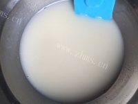 自制芒果草莓慕斯做法图解7)
