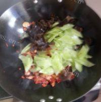 家常菜青笋木耳肉片做法图解9)