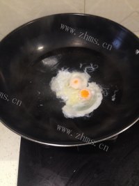 鲜香的红糖鸡蛋做法图解4)