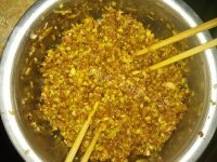 美味的西葫芦猪肉水饺做法图解3)