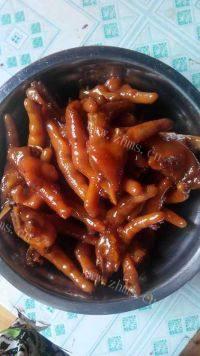 味道十足酱鸡爪