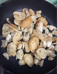 美味的孜然馍片做法图解3)
