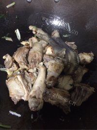 百吃不厌的栗子烧鸡做法图解6)