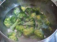 鲜香的香菇西兰花做法图解2)