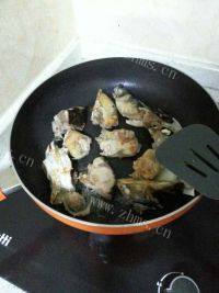家常菜鱼头豆腐煲做法图解4)