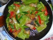 家常菜腊肉炒莴苣做法图解6)