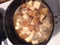 可口的豆腐烧肉做法图解5)
