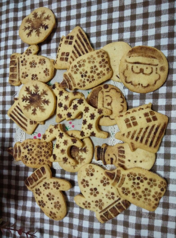 色泽鲜亮的圣诞饼干