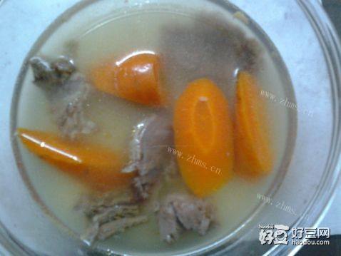 胡萝卜牛肉汤