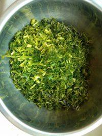 鲜香的茴香鸡蛋饼做法图解1)