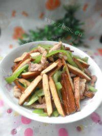 秀色可餐的青椒炒豆干