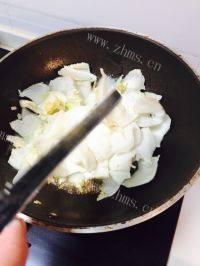 家常菜白菜炒肉做法图解6)