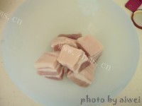 美味的猪肉白菜炖粉条做法图解3)