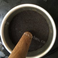 美味的双色慕斯流心蛋糕做法图解6)