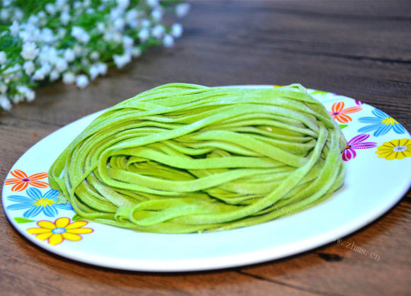 五味俱全的菠菜面