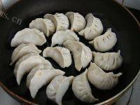 自己做的水煎饺子做法图解13)