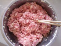 美味的红烧狮子头做法图解4)