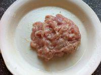 家常菜芹菜胡萝卜炒肉做法图解1)