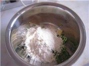 自制韭菜豆渣饼做法图解2)