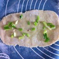 色泽不错的葱香豆渣饼做法图解10)