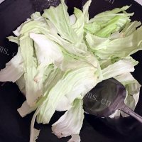 色味俱佳的水煮鱼做法图解2)