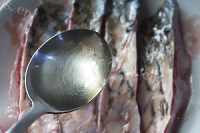 美味香辣豆豉蒸鱼做法图解4)