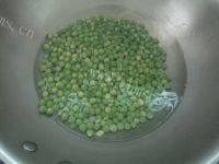 家常菜肉末豌豆做法图解2)