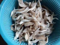 家常菜素炒蘑菇做法图解2)