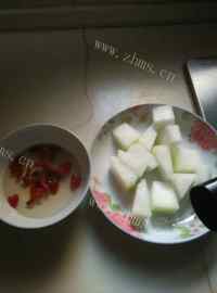 色味俱佳的冬瓜排骨汤做法图解2)