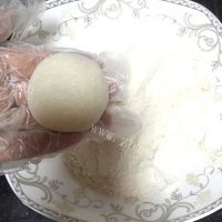 自制瓜子奶黄馅冰皮月饼做法图解24)