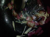 家常菜豆干炒腊肉做法图解4)