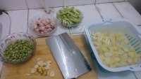 味道鲜美的土豆四季豆五花肉焖饭做法图解1)