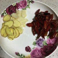 热腾腾的泡椒牛蛙做法图解4)