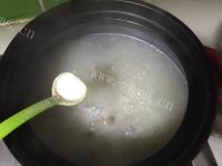 回味无穷的皮蛋瘦肉粥做法图解8)
