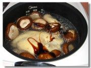 美味的电饭锅香菇炖鸡做法图解3)