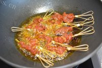 特色美食牙签肉做法图解8)