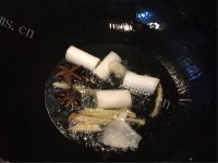 清脆爽口的猪肉炖豆角做法图解2)