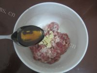 美味的润肠蒸肉饼做法图解3)