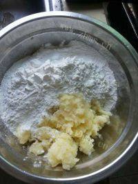 美味的土豆糯米饼做法图解3)