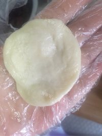诱人的豆沙菊花酥做法图解5)