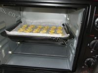 色泽鲜亮的柏林花环饼干做法图解13)