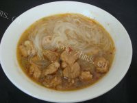 美味酸辣猪肉粉丝汤做法图解10)