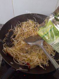 家常菜素炒绿豆芽做法图解4)