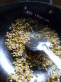 家常菜肉沫炒酸豆角做法图解5)