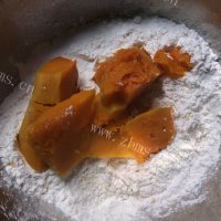 自制南瓜豆沙饼做法图解1)