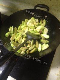 美味的丝瓜炒鸡蛋做法图解4)