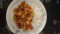 美味的咖喱鸡块饭