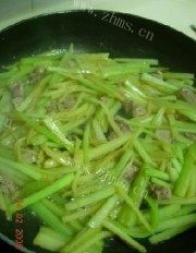 喷香的芹菜土豆丝